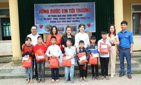 Hoa hậu Doanh nhân Toàn năng châu Á trao gần 200 triệu cho bà con và học sinh nghèo tại Hà Tĩnh