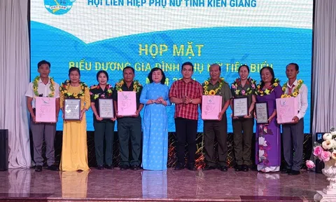 Kiên Giang biểu dương 33 hộ gia đình phụ nữ tiêu biểu