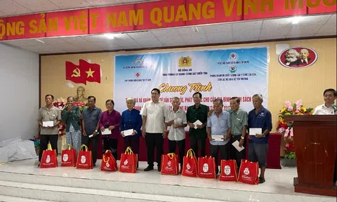 Kiên Giang: Khám bệnh, tư vấn sức khoẻ gia đình chính sách và người nghèo