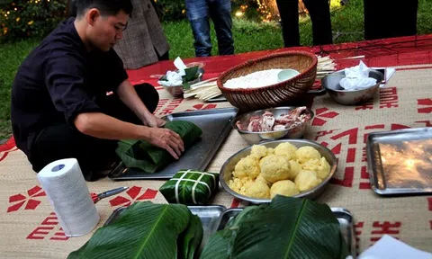 Gói bánh chưng ngày Tết