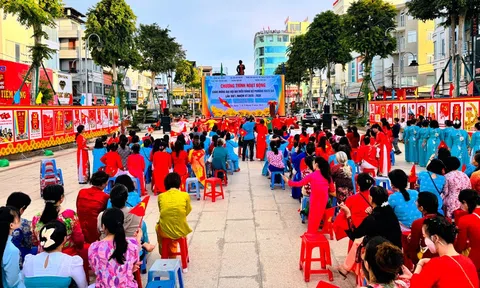 An Giang triển lãm tranh cổ động, chiếu phim tuyên truyền đại hội Đảng bộ các cấp