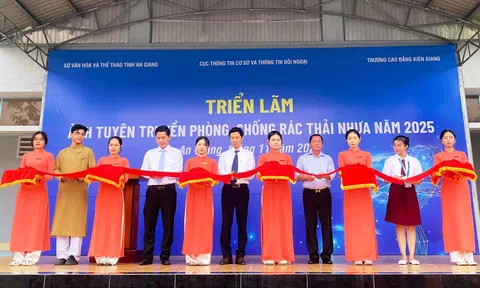 Khai mạc Triển lãm ảnh tuyên truyền về phòng, chống rác thải nhựa tại An Giang