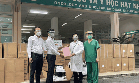 Tập đoàn Phương Trang tặng hàng ngàn máy tạo oxy chống dịch Covid-19