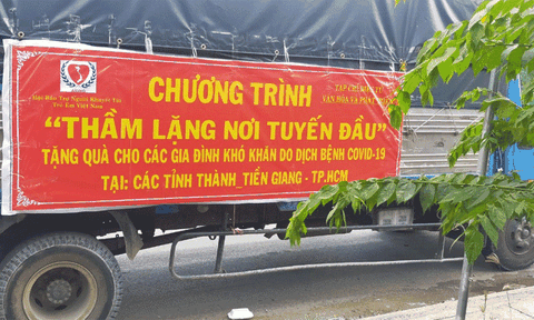 Chương trình “Thầm lặng nơi tuyến đầu” trao nhiều phần quà đến bà con gặp khó khăn do Covid-19 tại tỉnh Tiền Giang