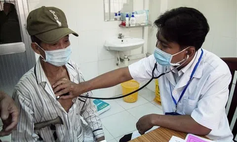 Bác sỹ người Khmer hết lòng chăm sóc sức khỏe cho dân nghèo