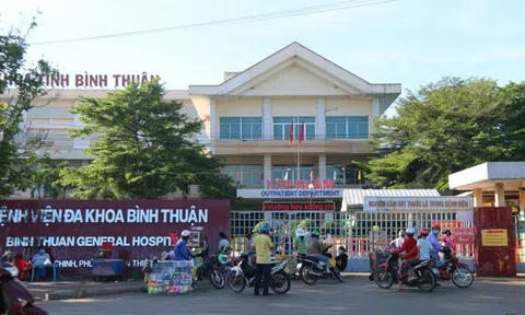 Nữ bác sĩ bị chấm dứt hợp đồng do không khai báo y tế, làm lây lan dịch bệnh