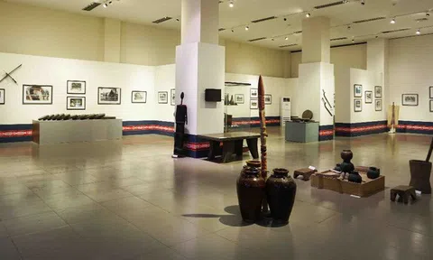 Khai mạc triển lãm chuyên đề "Những ngôi nhà xưa ở Tây Nguyên"