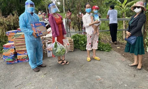 Niềm vui trao tặng, niềm vui đón nhận, niềm vui của sự hy sinh để phục vụ…