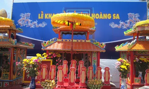 Hoàng Sa mây nước bốn bề…