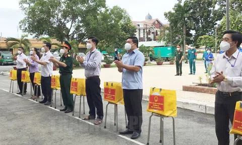 Bộ Quốc phòng tặng 3.400 phần quà hỗ trợ người dân Thủ Đức gặp khó khăn