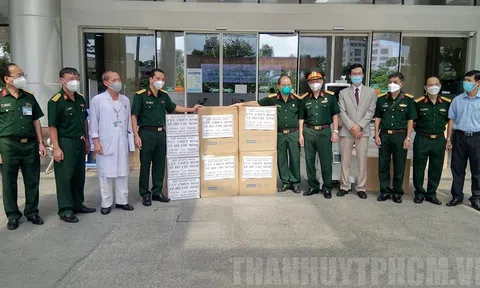 Hội Doanh nhân Cựu chiến binh TPHCM trao tặng vật tư y tế cho Bệnh viện Quân y 175