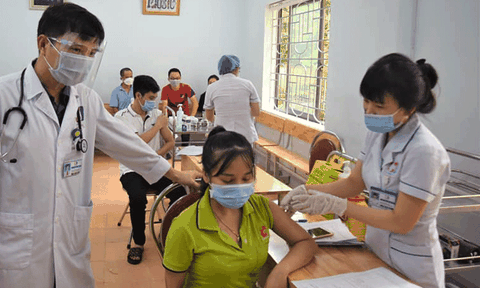 Nghệ An: Không chỉ một người đến tiêm vắc xin COVID-19 “tố” Chủ tịch xã Bảo Thành nói “nợ tiền thuế đất không được tiêm”?