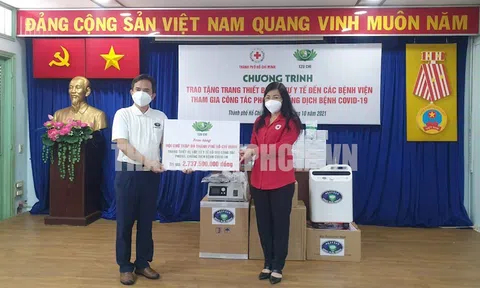 Trao tặng trang thiết bị, vật tư y tế trị giá hơn 2,7 tỷ đồng đến các bệnh viện điều trị Covid-19