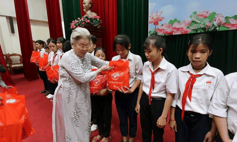 Chi Hội bảo trợ BNN Thủ Đức - TPHCM và Doanh nghiệp tư nhân gạo Đức Thành đồng hành cùng chương trình “Thầm lặng nơi tuyến đầu”