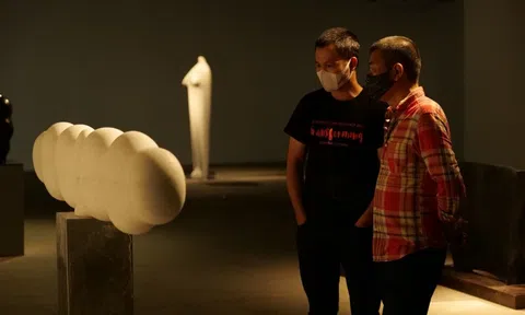 VCCA mở cửa triển lãm điêu khắc đá “Biến chuyển | Transforming”