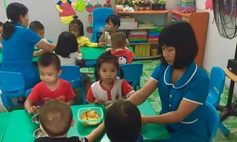 Cô giáo Phùng Thị Minh Thoa 11 năm hợp đồng quyết bỏ nghề đi làm công nhân