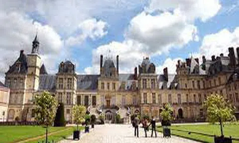 Thăm lâu đài Fontainebleau - Nhớ về Hội nghị Fontainebleau