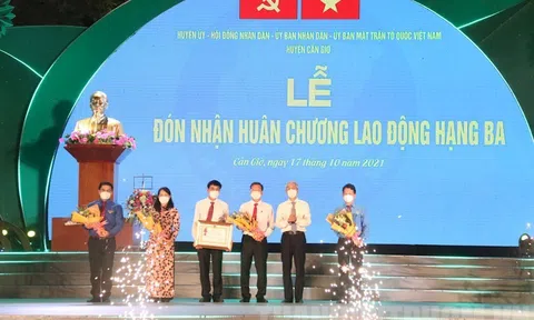 Huyện Cần Giờ đón nhận Huân chương Lao động hạng Ba