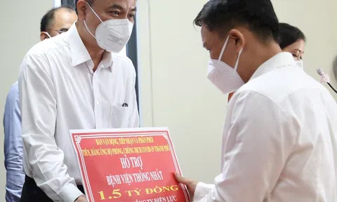 EVNHCMC: Trao 9 tỷ đồng ủng hộ cho các bệnh viện tuyến đầu điều trị Covid-19