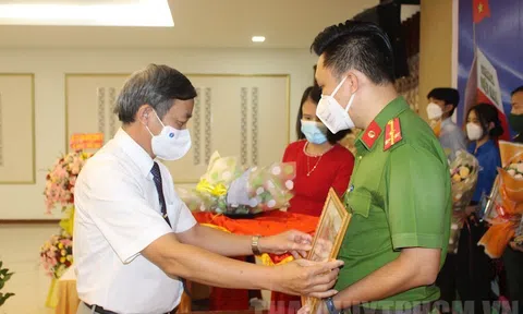 Tổng kết Cuộc thi “Tìm hiểu về biển, đảo Việt Nam và 60 năm ngày mở đường Hồ Chí Minh trên biển”