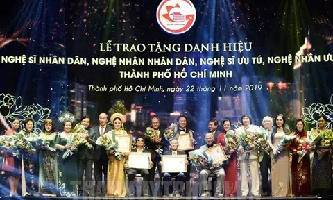 Nên bãi bỏ các danh hiệu dành cho nghệ sỹ