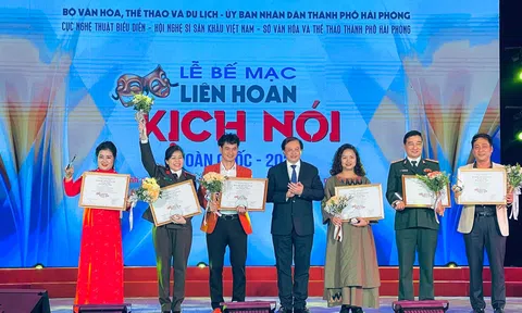 Khép lại "Liên hoan Kịch nói toàn quốc 2021": Sân khấu đang thay đổi, hấp dẫn và tươi mới hơn