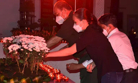 Ấm lòng người đi, chia sẻ nỗi đau với người ở lại