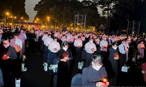 Tưởng niệm đồng bào tử vong và cán bộ, chiến sĩ hy sinh trong đại dịch Covid-19