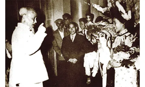 "Văn hóa soi đường cho quốc dân đi" 75 năm nhìn lại