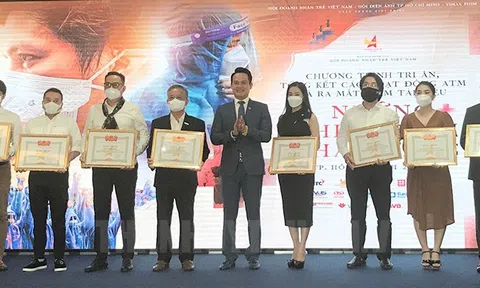 Tri ân các tập thể và cá nhân đã có nhiều đóng góp cho công tác phòng, chống đại dịch Covid-19