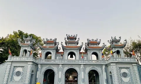 Thủ nhang Trần Thị Với - đền Quan Lớn Tuần Tranh - người lưu giữ những di sản văn hóa dân tộc