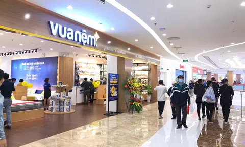 Vua Nệm chính thức xin lỗi sau ồn ào cởi trần quảng cáo trên tàu điện gây dư luận không mong muốn