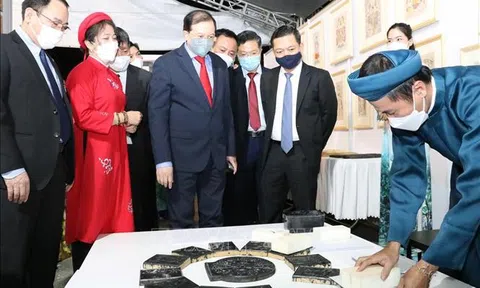 Triển lãm "Di sản văn hóa, danh thắng Việt Nam và sản phẩm thủ công truyền thống" năm 2021