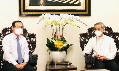 Bí thư Thành ủy TPHCM Nguyễn Văn Nên thăm, chúc mừng Giáng sinh cơ sở tôn giáo và cá nhân tiêu biểu