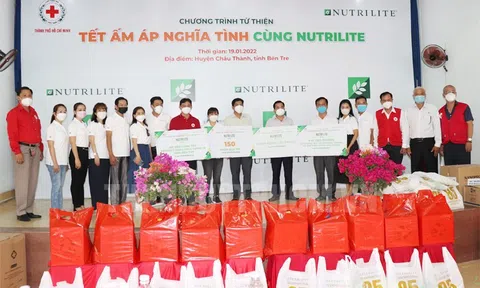 Hội Chữ thập đỏ TPHCM phối hợp tặng quà, khám bệnh, phát thuốc miễn phí cho người dân khó khăn
