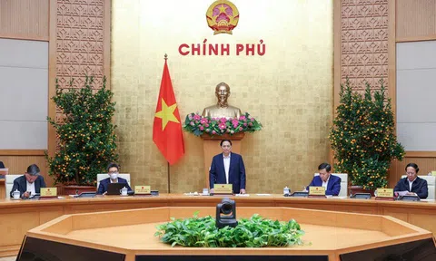 Chính phủ họp thường kỳ tháng 1: Thủ tướng yêu cầu cầu mạnh dạn mở cửa, không để lỡ nhịp phục hồi