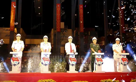 Tổng công ty Tân Cảng Sài Gòn phát lệnh làm hàng đầu Xuân, trao ủng hộ quỹ vì người nghèo của TPHCM