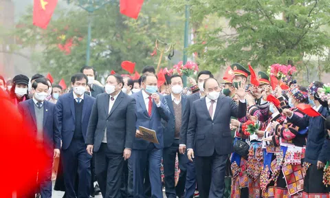 Chủ tịch nước Nguyễn Xuân Phúc: Chúng ta phải có trách nhiệm gìn giữ vẻ đẹp văn hóa riêng biệt của mỗi dân tộc