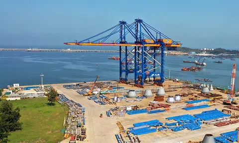 Doosan Vina: Hoàn tất cung ứng 8 cẩu bờ nặng STS khổng lồ cho cảng quốc tế Gemalink tại Bà Rịa - Vũng Tàu