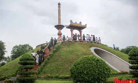 Nhiều hoạt động kỷ niệm 115 năm ngày sinh Tổng Bí thư Lê Duẩn và 50 năm giải phóng tỉnh Quảng Trị