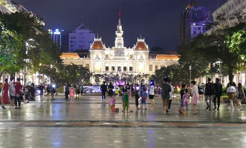 Mở cửa du lịch: Để du khách đến "tiêu tiền" chứ không phải "bị làm phiền"