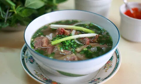 Phở Sài Gòn đủ trường phái: Vị Bắc, vị Nam, vị Hoa