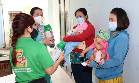 Quỹ Phát triển Tài năng Việt trao “Triệu phần quà san sẻ yêu thương” đến các hoàn cảnh khó khăn tại TPHCM