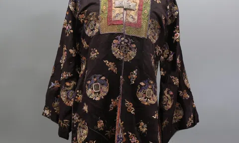 2 cổ vật thời Nguyễn trị giá gần 35 tỷ VNĐ sắp về đến Việt Nam