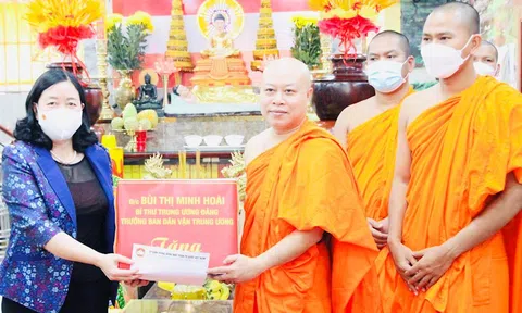 Ban Dân vận Trung ương thăm, chúc Tết cổ truyền CholChnamThmay đến Phật tử, đồng bào Khmer tại TPHCM