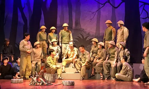 Nhà hát kịch Việt Nam ra mắt chương trình "Hồ Chí Minh - Tên Người sáng mãi"