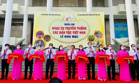 Thứ trưởng Đoàn Văn Việt dự Khai mạc Triển lãm Nhạc cụ truyền thống các dân tộc Việt Nam tại Cần Thơ