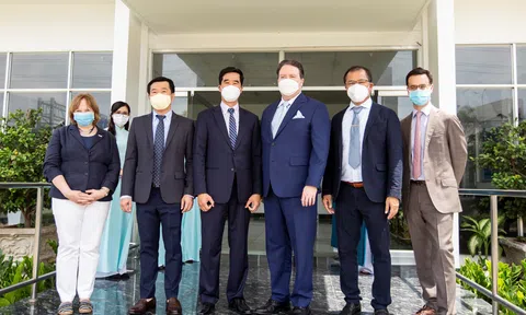 Tân Đại sứ Hoa Kỳ tại Việt Nam thăm nhà máy sữa Vinamilk tại Cần Thơ