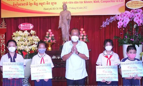 TPHCM tổ chức họp mặt chúc mừng, tặng quà cho đồng bào Khmer