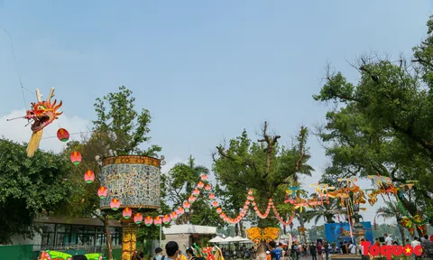 Hàng nghìn người dân, du khách thích thú trải nghiệm tại "Lễ hội Diều Huế"